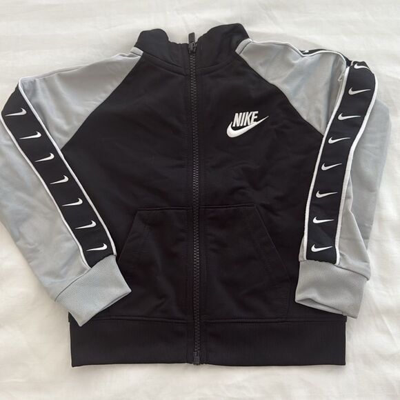 Nike tracksuit - Picture 2 of 10